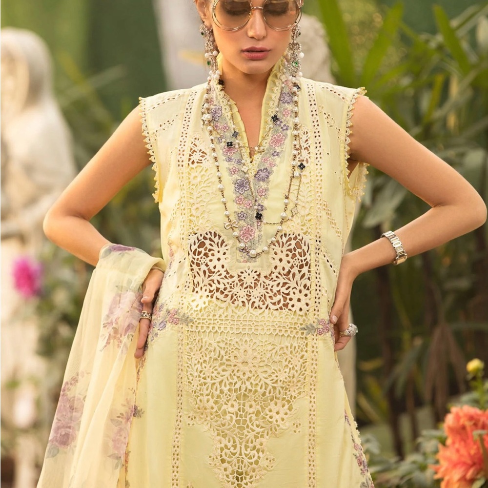 Pakistani brand new 3 piece full embroidered Maria b dress size medium to larg